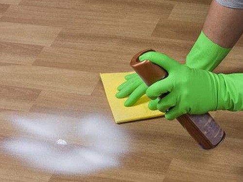 Những điều cần tránh để bảo vệ bề mặt sàn gỗ