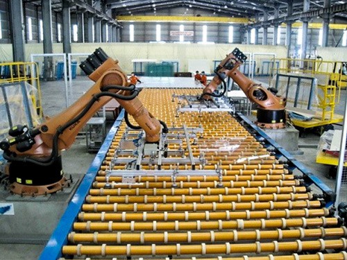 Kính nội đang chịu sức ép cạnh tranh mạnh mẽ từ kính ngoại